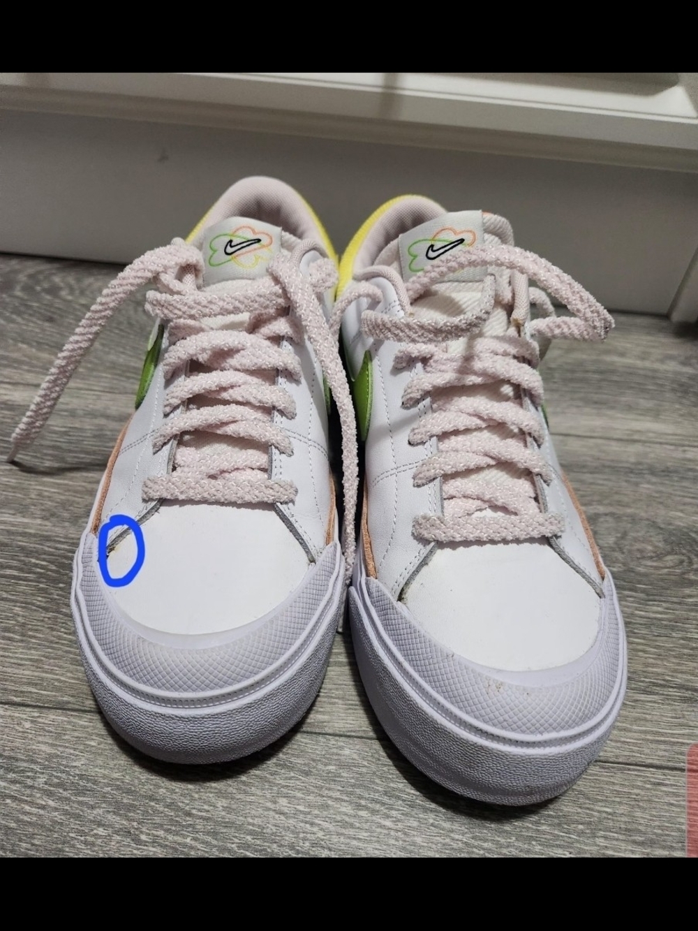 Nike Women's White & Pink Low-Top Sneakers - Picture 7 of 7